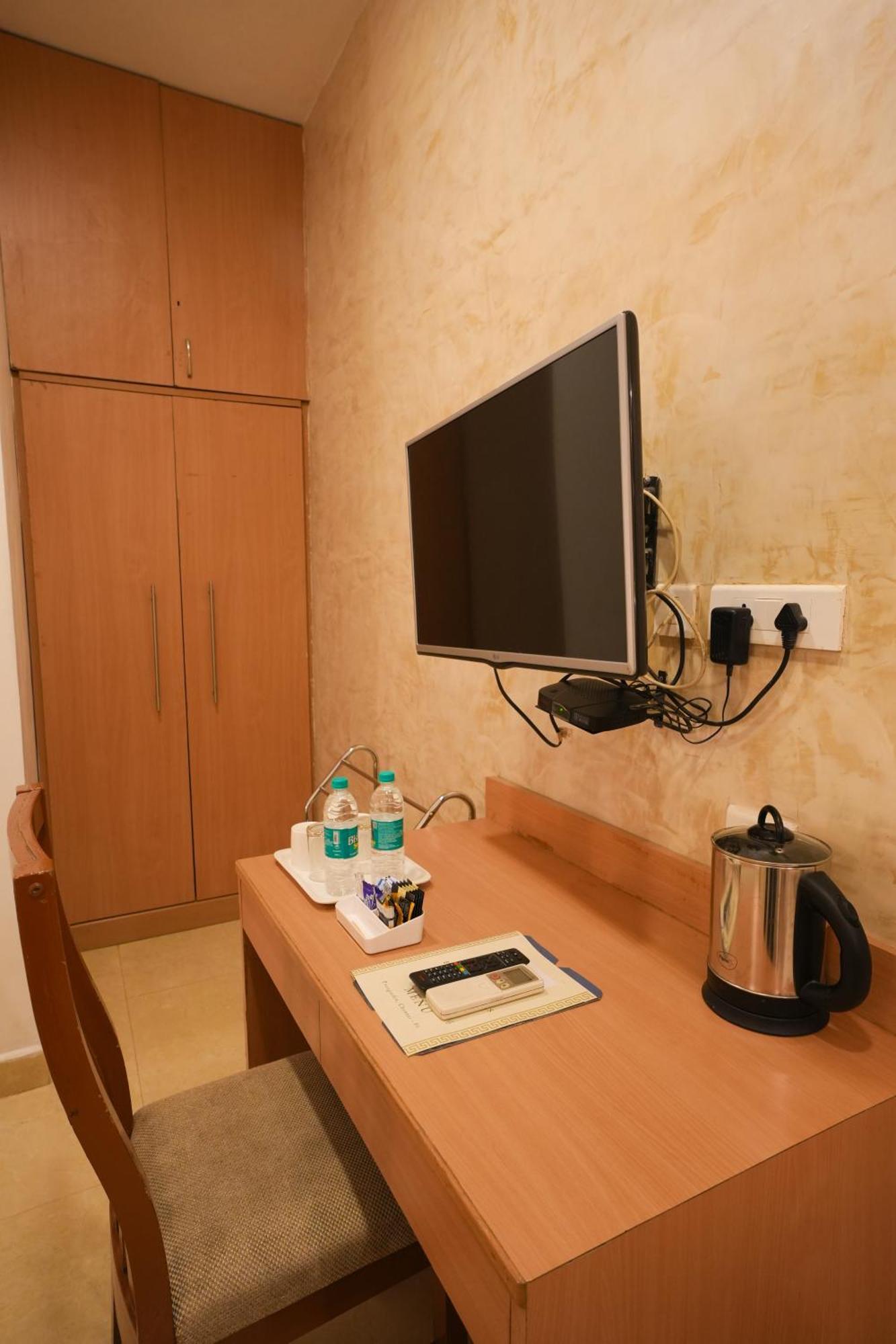 Avenue 11 Boutique Residences, Poes Garden Chennai Exteriör bild